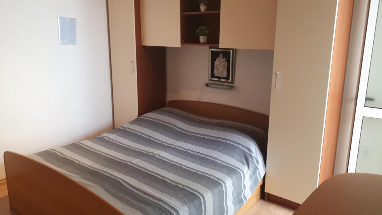 Apartmani Leko Mirjana Baska Voda Luaran gambar